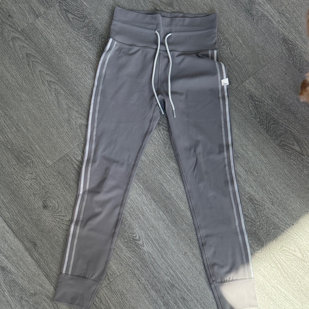 Gray Vuori daily leggings